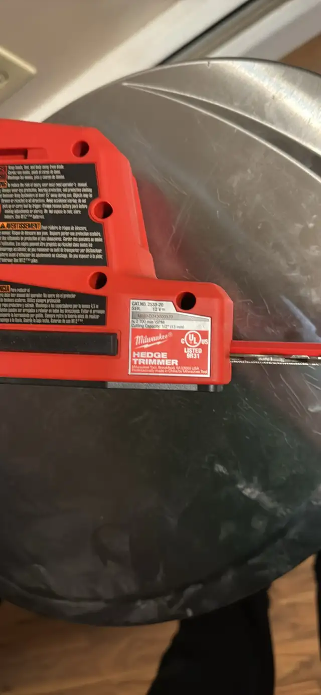 Milwaukee Fuel Brushless Hedge Trimmer Model 2533-20 - Photo 2