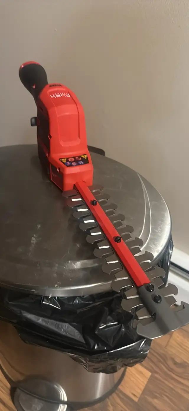 Milwaukee Fuel Brushless Hedge Trimmer Model 2533-20 - Photo 3