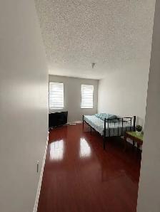 Main Floor Townhouse for Rent – Available June 15 - Photo 4