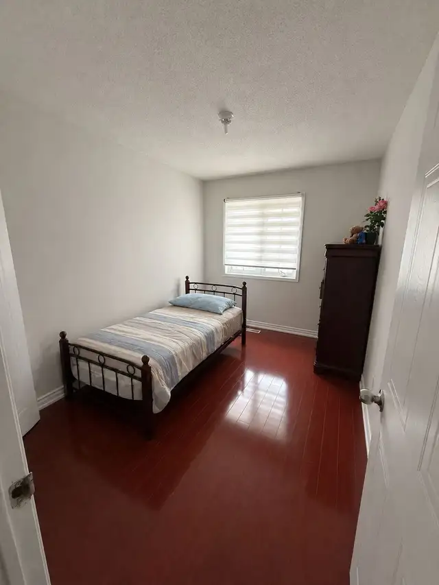 Main Floor Townhouse for Rent – Available June 15 - Photo 6