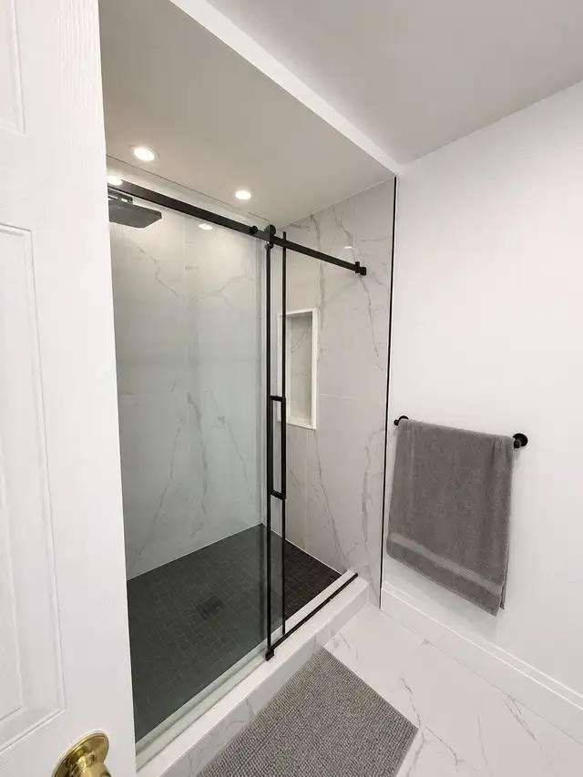 Main Floor Townhouse for Rent – Available June 15 - Photo 8