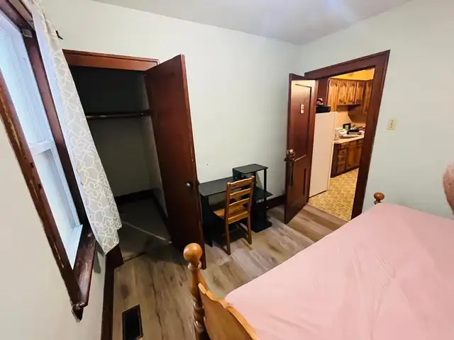 Rooms available near University of Windsor - Photo 9