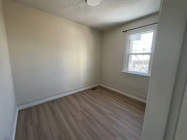 For Rent – Entire House 5 Bedrooms - Photo 4