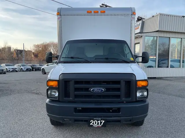 2017 Ford Econoline E450 - COMMERCIAL CUTAWAY CUBE VAN! DRW! AC! - Photo 2