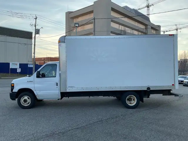 2017 Ford Econoline E450 - COMMERCIAL CUTAWAY CUBE VAN! DRW! AC! - Photo 4