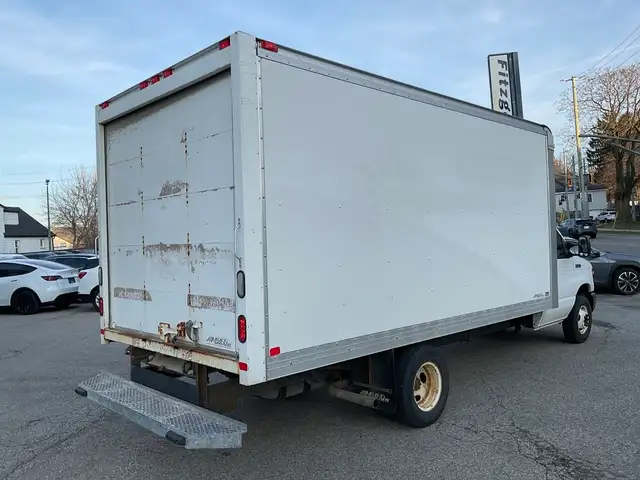 2017 Ford Econoline E450 - COMMERCIAL CUTAWAY CUBE VAN! DRW! AC! - Photo 7