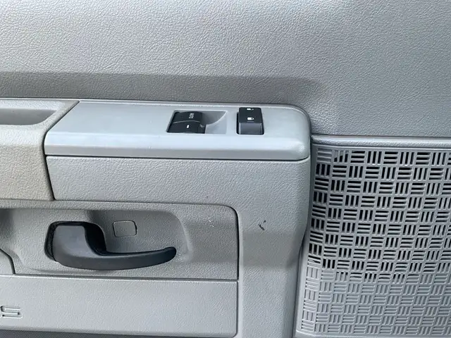 2017 Ford Econoline E450 - COMMERCIAL CUTAWAY CUBE VAN! DRW! AC! - Photo 11