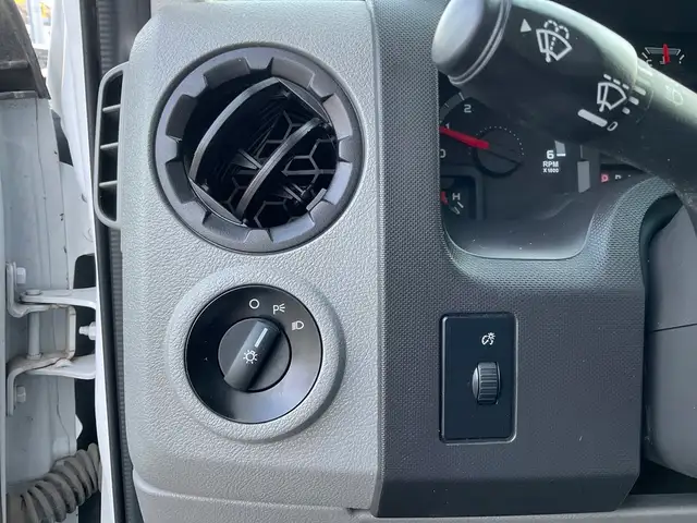 2017 Ford Econoline E450 - COMMERCIAL CUTAWAY CUBE VAN! DRW! AC! - Photo 12