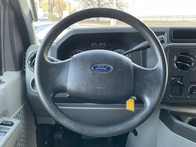 2017 Ford Econoline E450 - COMMERCIAL CUTAWAY CUBE VAN! DRW! AC! - Photo 13