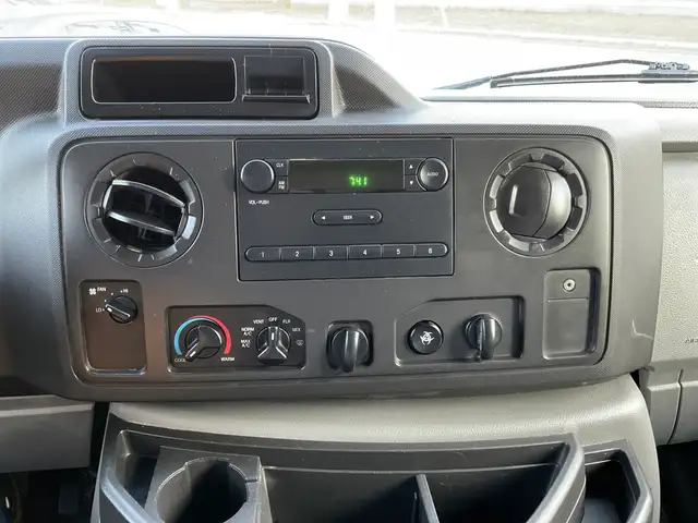 2017 Ford Econoline E450 - COMMERCIAL CUTAWAY CUBE VAN! DRW! AC! - Photo 15