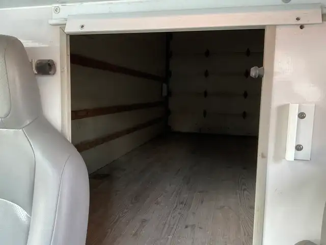 2017 Ford Econoline E450 - COMMERCIAL CUTAWAY CUBE VAN! DRW! AC! - Photo 17