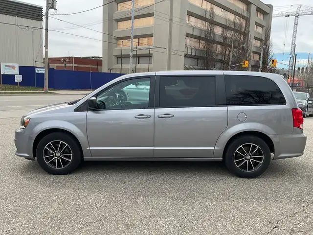 2019 Dodge Grand Caravan SXT - ALLOYS! BACK-UP CAM! DVD! STOW N - Photo 4