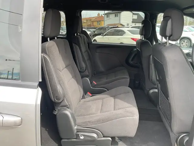 2019 Dodge Grand Caravan SXT - ALLOYS! BACK-UP CAM! DVD! STOW N - Photo 9