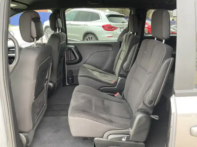 2019 Dodge Grand Caravan SXT - ALLOYS! BACK-UP CAM! DVD! STOW N - Photo 12