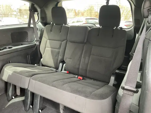 2019 Dodge Grand Caravan SXT - ALLOYS! BACK-UP CAM! DVD! STOW N - Photo 13