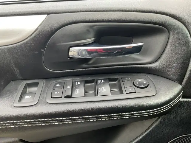 2019 Dodge Grand Caravan SXT - ALLOYS! BACK-UP CAM! DVD! STOW N - Photo 16