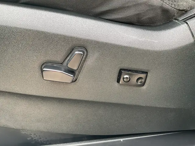 2019 Dodge Grand Caravan SXT - ALLOYS! BACK-UP CAM! DVD! STOW N - Photo 19