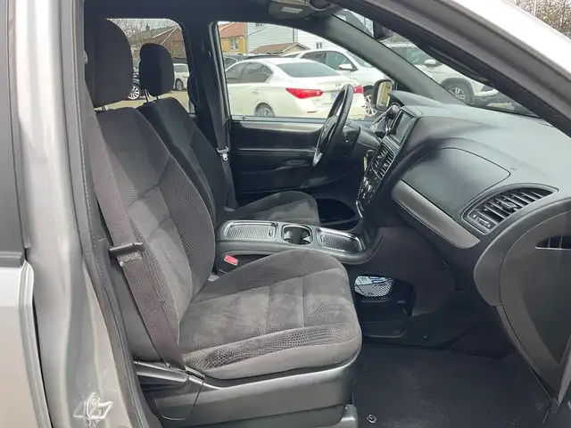 2019 Dodge Grand Caravan SXT - ALLOYS! BACK-UP CAM! DVD! STOW N - Photo 27