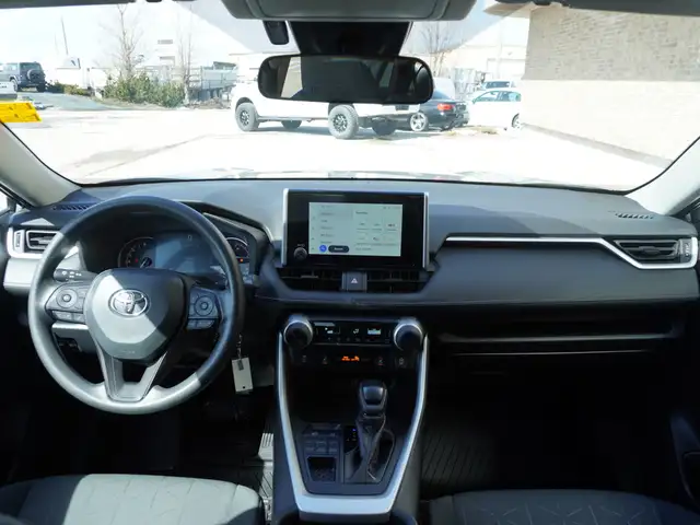 2023 Toyota RAV4 LE AWD - ONLY 40,000 KM | HTD SEATS | REV CAM - Photo 2