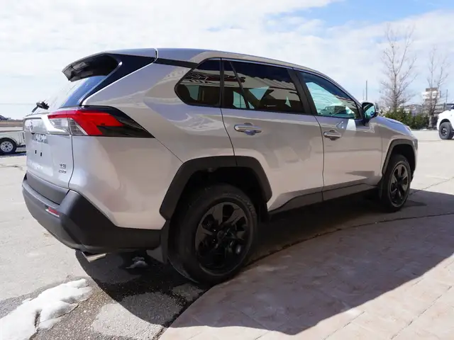 2023 Toyota RAV4 LE AWD - ONLY 40,000 KM | HTD SEATS | REV CAM - Photo 10