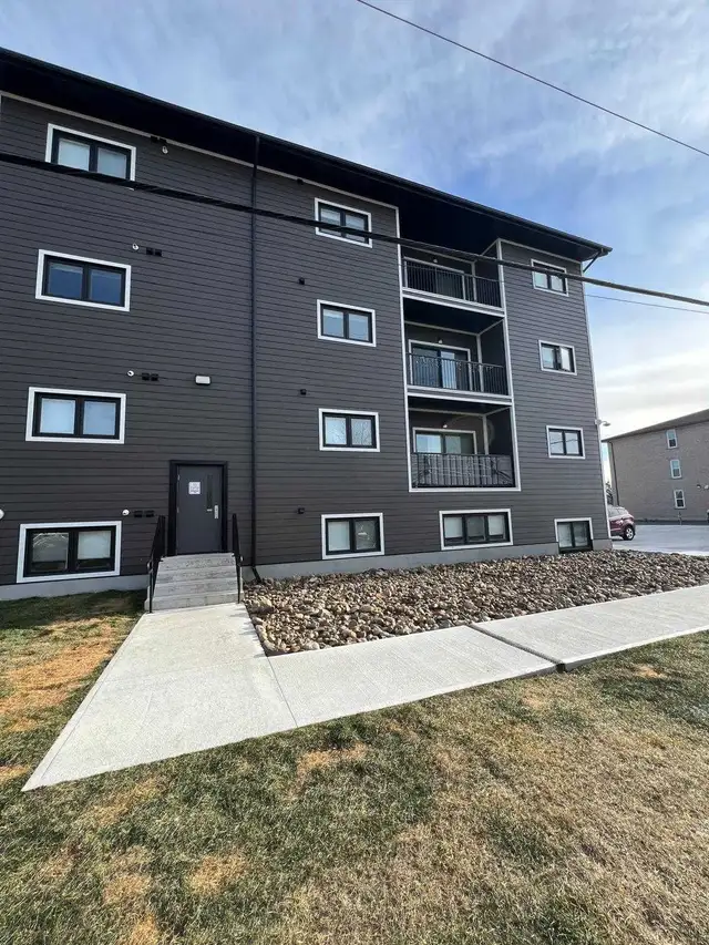 Kingsway Suites - Photo 2