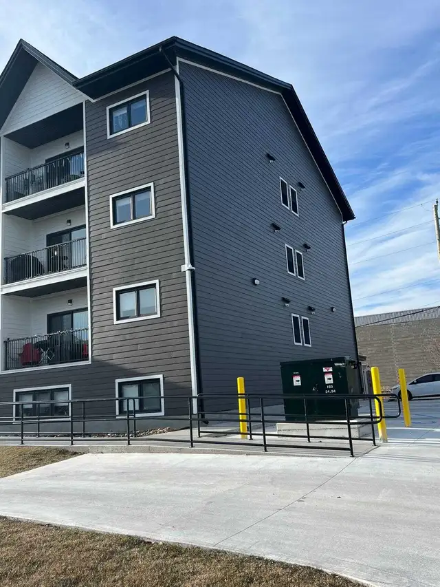 Kingsway Suites - Photo 5