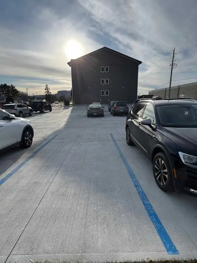 Kingsway Suites - Photo 6