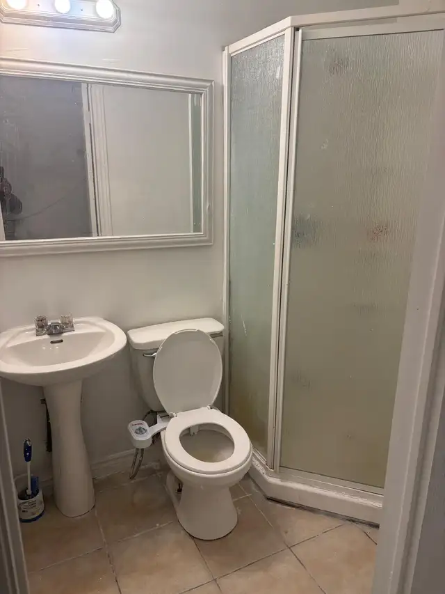 3 Bedroom Basement For Rent in Brampton - Photo 5