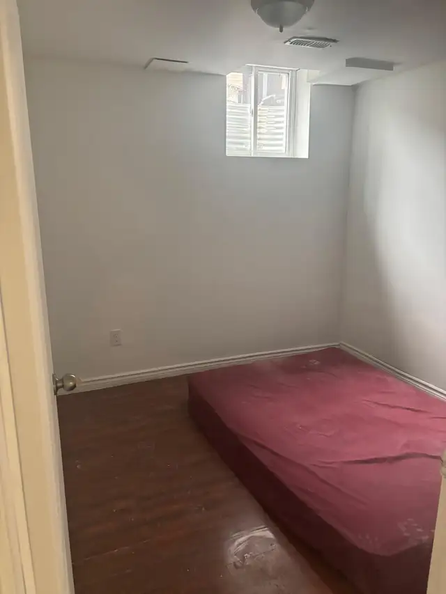 3 Bedroom Basement For Rent in Brampton - Photo 8