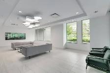 Stunning Sub-Penthouse with 270° Views: Downtown & North Shore - Photo 3