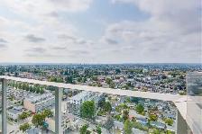 Stunning Sub-Penthouse with 270° Views: Downtown & North Shore - Photo 8