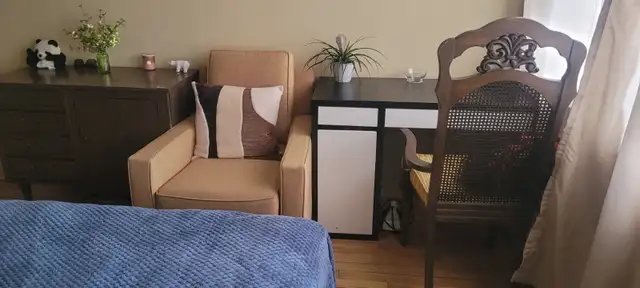 Chambre meublée disponible pour une femme proche de métro Sauvé - Photo 3