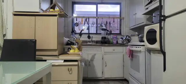 Chambre meublée disponible pour une femme proche de métro Sauvé - Photo 6