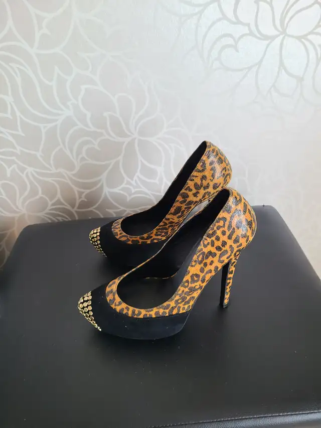 Brand New Women shoes Size 9