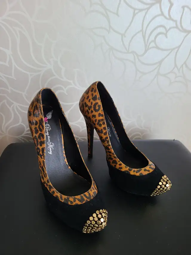 Brand New Women shoes Size 9 - Photo 3