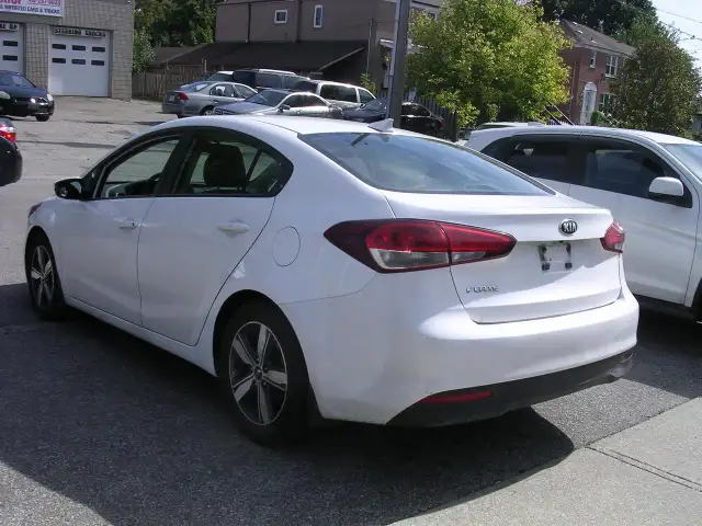 2018 Kia Forte LX - Photo 4