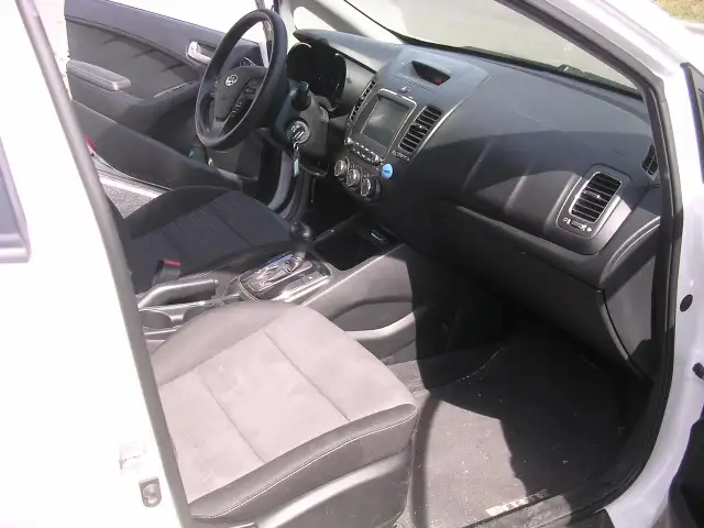 2018 Kia Forte LX - Photo 8