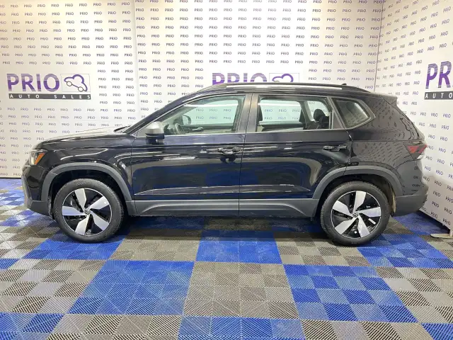 2025 Volkswagen Taos - Photo 2
