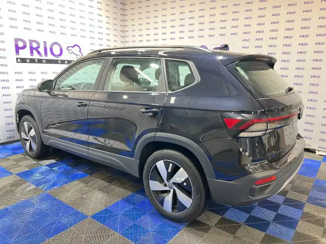 2025 Volkswagen Taos - Photo 3
