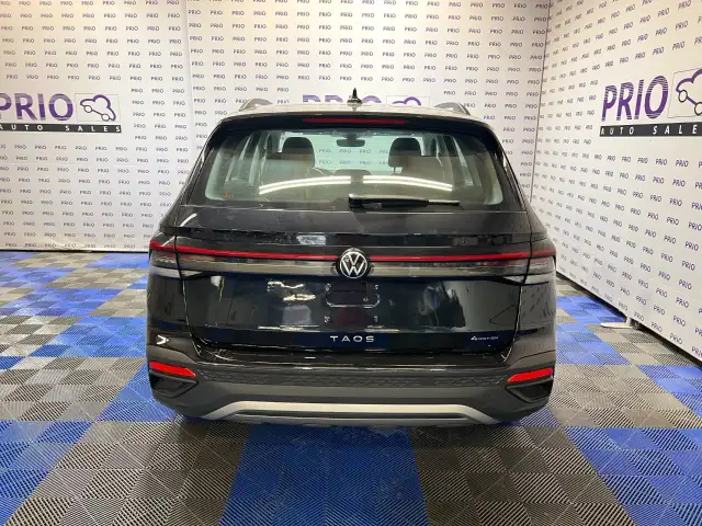 2025 Volkswagen Taos - Photo 4