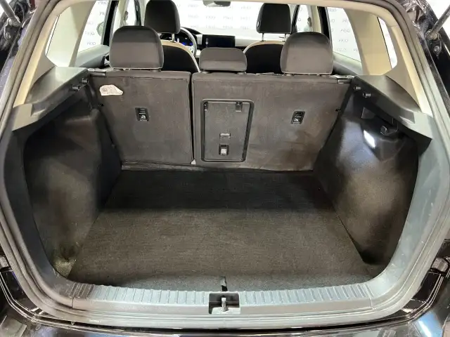 2025 Volkswagen Taos - Photo 6