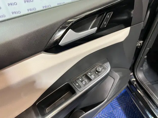 2025 Volkswagen Taos - Photo 11