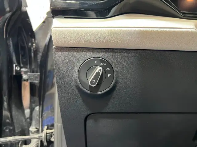 2025 Volkswagen Taos - Photo 12