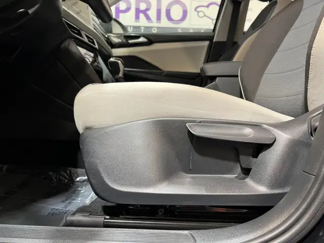 2025 Volkswagen Taos - Photo 14