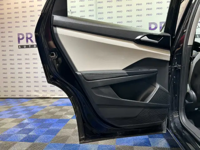 2025 Volkswagen Taos - Photo 15