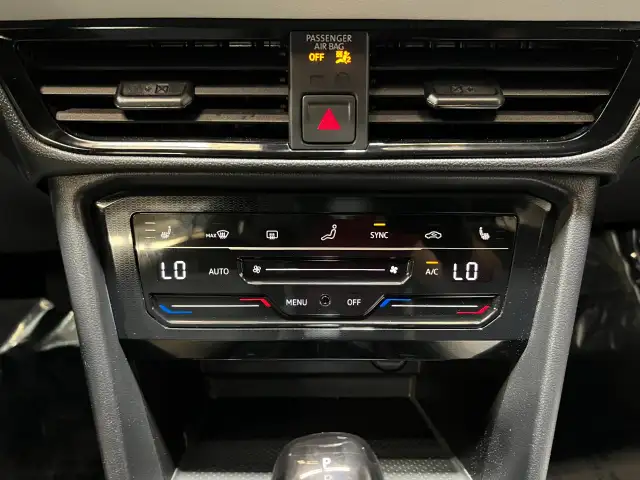 2025 Volkswagen Taos - Photo 27