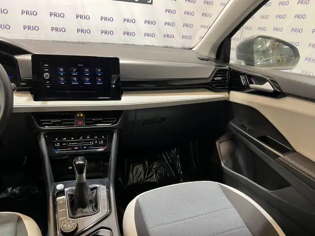 2025 Volkswagen Taos - Photo 30