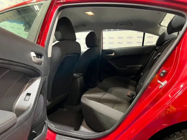 2018 Kia Forte - Photo 18