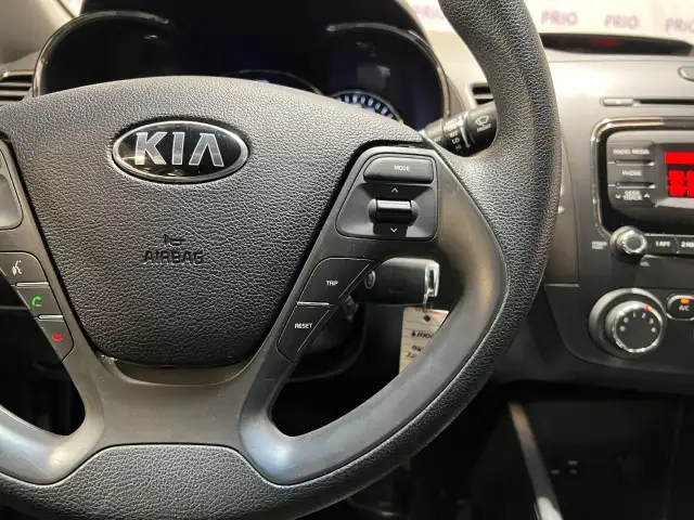 2018 Kia Forte - Photo 23