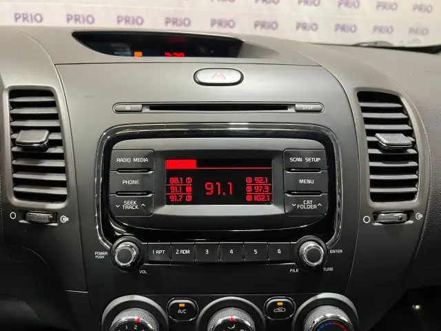 2018 Kia Forte - Photo 26